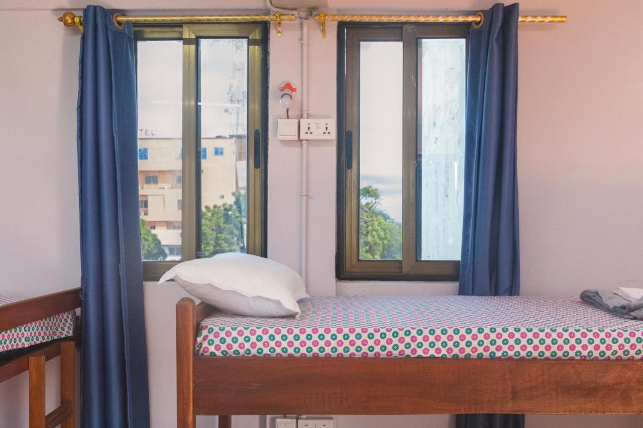 African Vibrations Hostel Osu 阿克拉 外观 照片