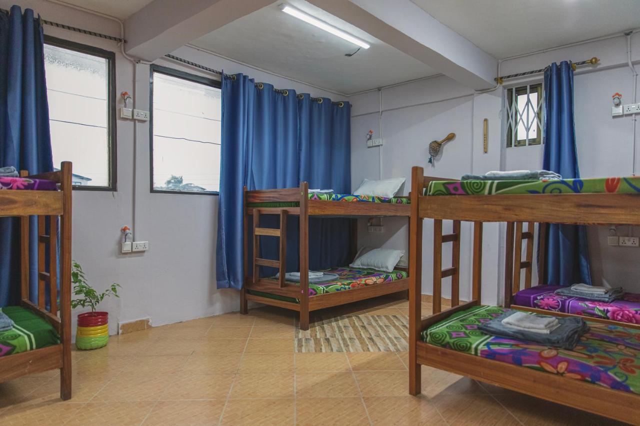 African Vibrations Hostel Osu 阿克拉 外观 照片