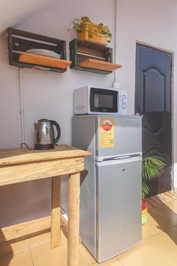 African Vibrations Hostel Osu 阿克拉 外观 照片