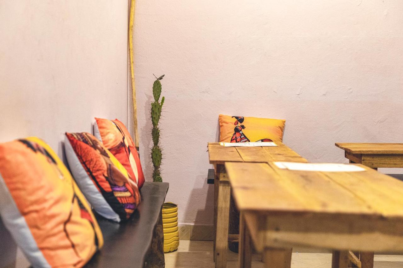 African Vibrations Hostel Osu 阿克拉 外观 照片